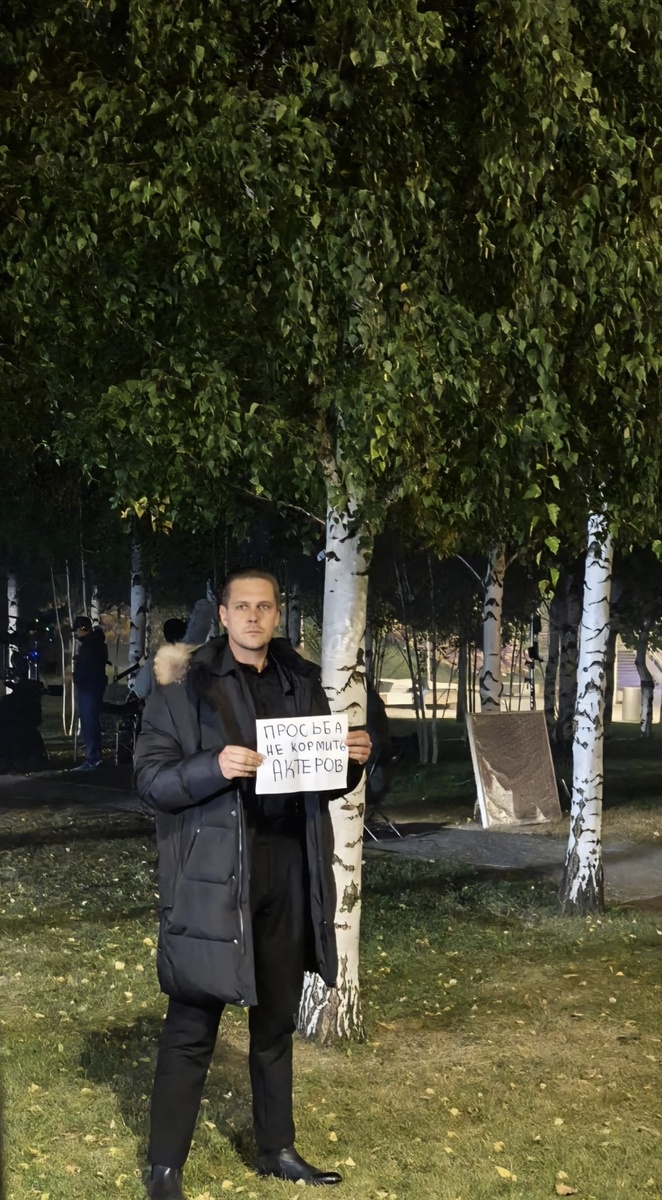 Чувство юмора у Милоша тоже классное) Фото из официальной соцсети актера