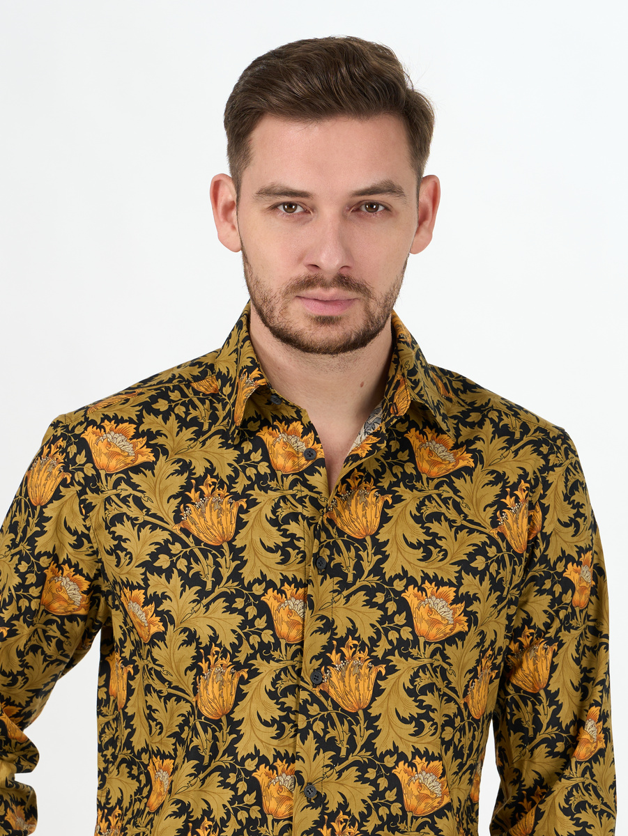 Рубашка приталенного силуэта из тонкого хлопка с принтом по мотивам работ знаменитого Уильяма Морриса.