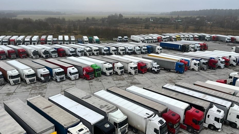 Автор фото: ГТК Белоруссии. Литовские фуры на одной из спецстоянок в Белоруссии.