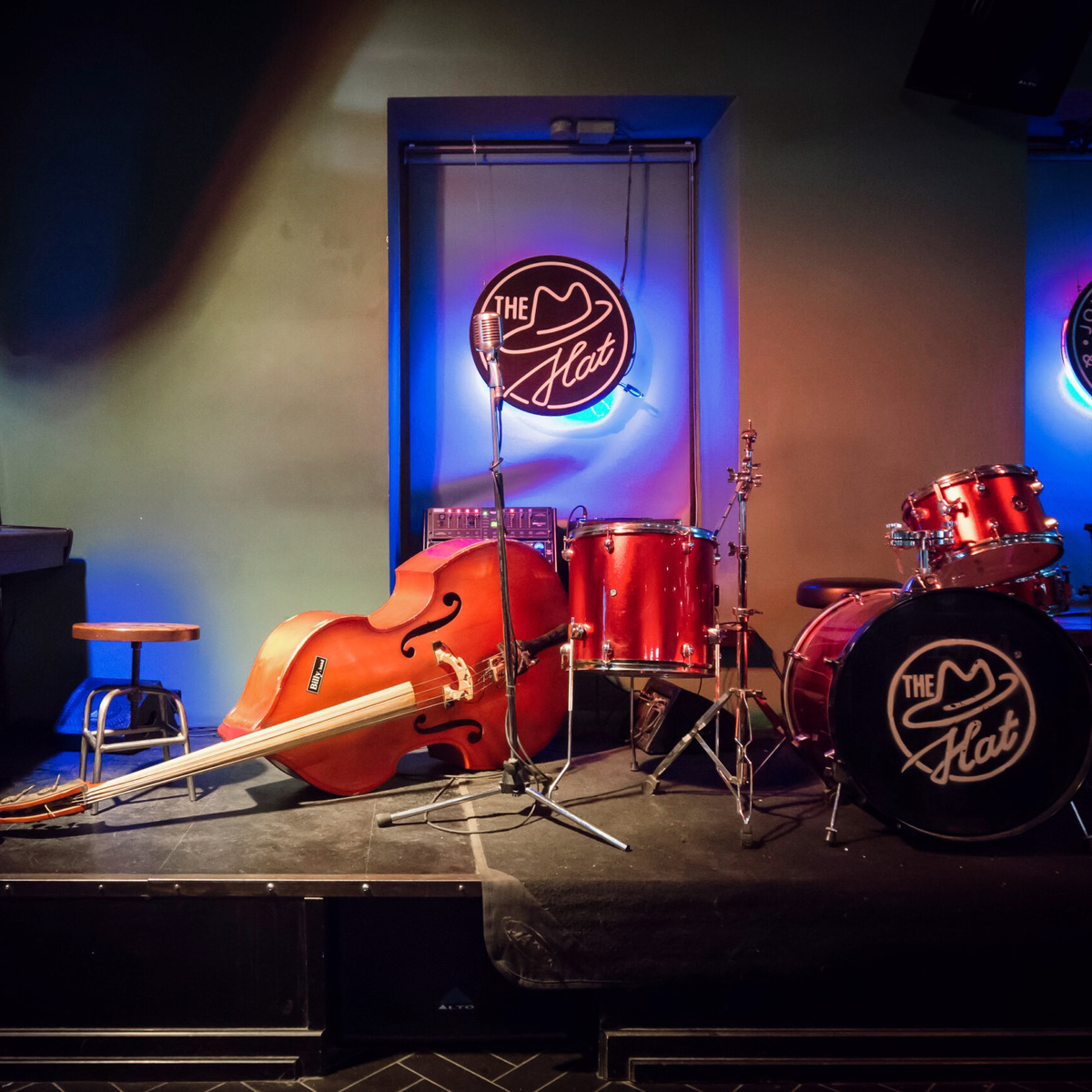 Источник: https://hatgroup.ru/2012/05/the-hat-bar/