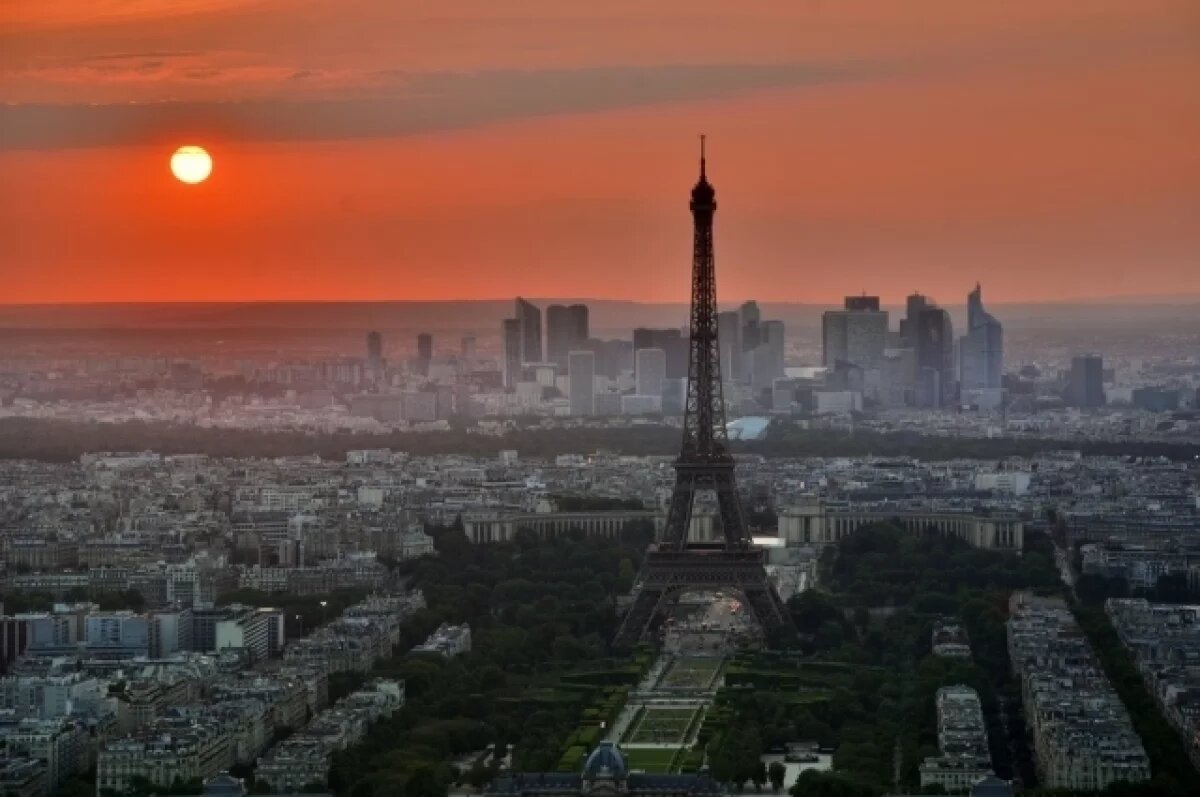    В Париже задержали мужчину за осквернение Могилы Неизвестного Солдата