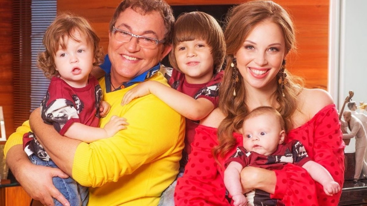 Ирония в том, что тот, кто сейчас жалуется на пенсию в 70 тысяч рублей, оказался единственным человеком, кто сохранил совесть и ответственность.
