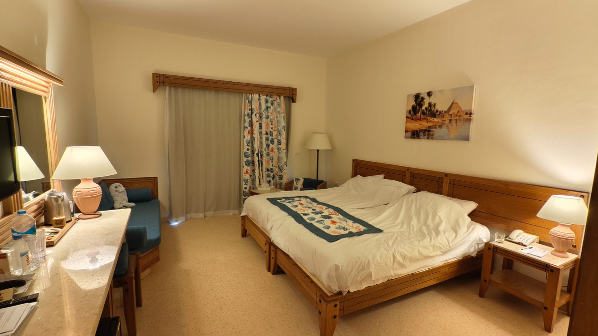 Номера просторные с балконом или террасой, листайте галарею