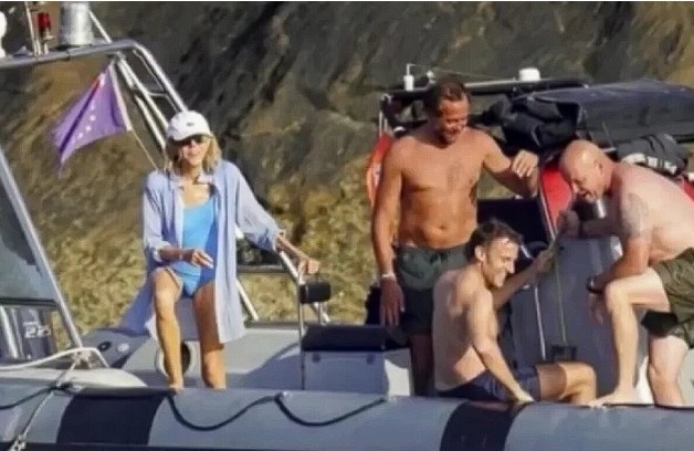 Брижит Макрон на яхте с мужем