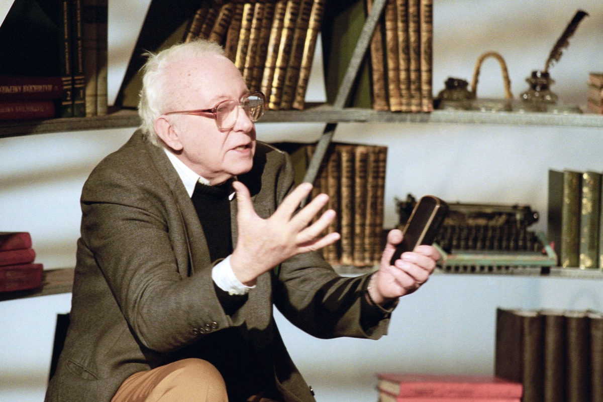    Журналист и общественный деятель, доктор исторических наук, профессор Рой Медведев. 2002 год. / Фото: Денисов Роман/ТАСС