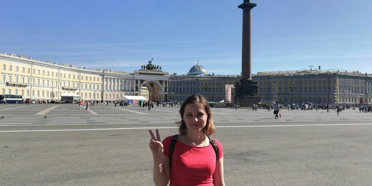 Дворцовая площадь и Александрийский столп.