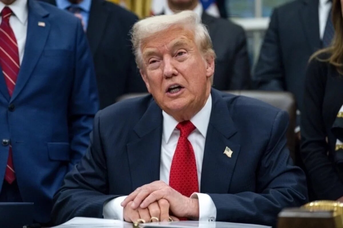    Трамп появился на публике с толстым слоем тонального крема