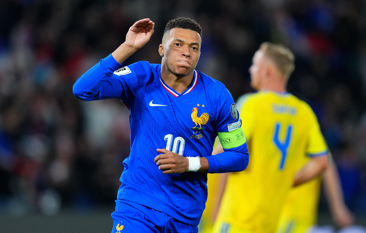    Форвард сборной Франции Килиан Мбаппе  Franco Arland/Getty Images