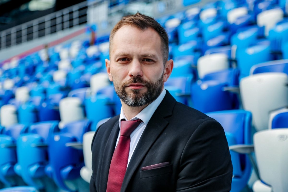    Виталий Карасёв пообещал, что даже в случае негативного развития событий (подразумевается вылет из РПЛ) клуб продолжит функционировать