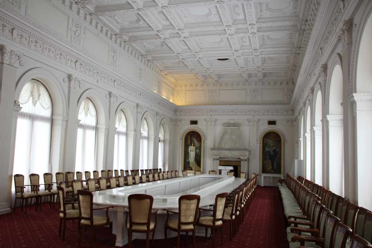 Парадная столовая или Белый зал. Фото: автор