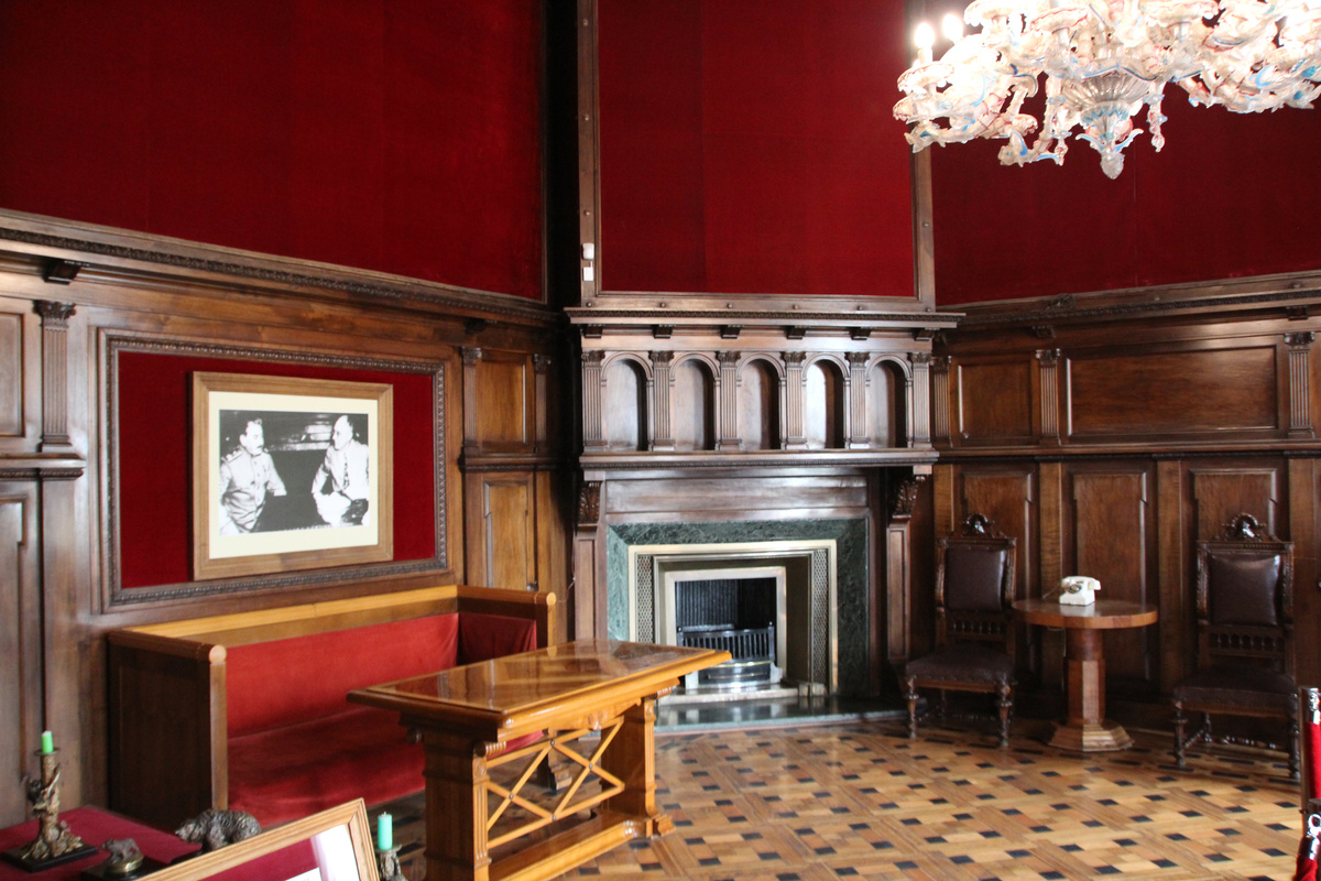 Ожидательная комната. Во время Ялтинской конференции здесь обустроили приёмную делегации США. Фото: автор