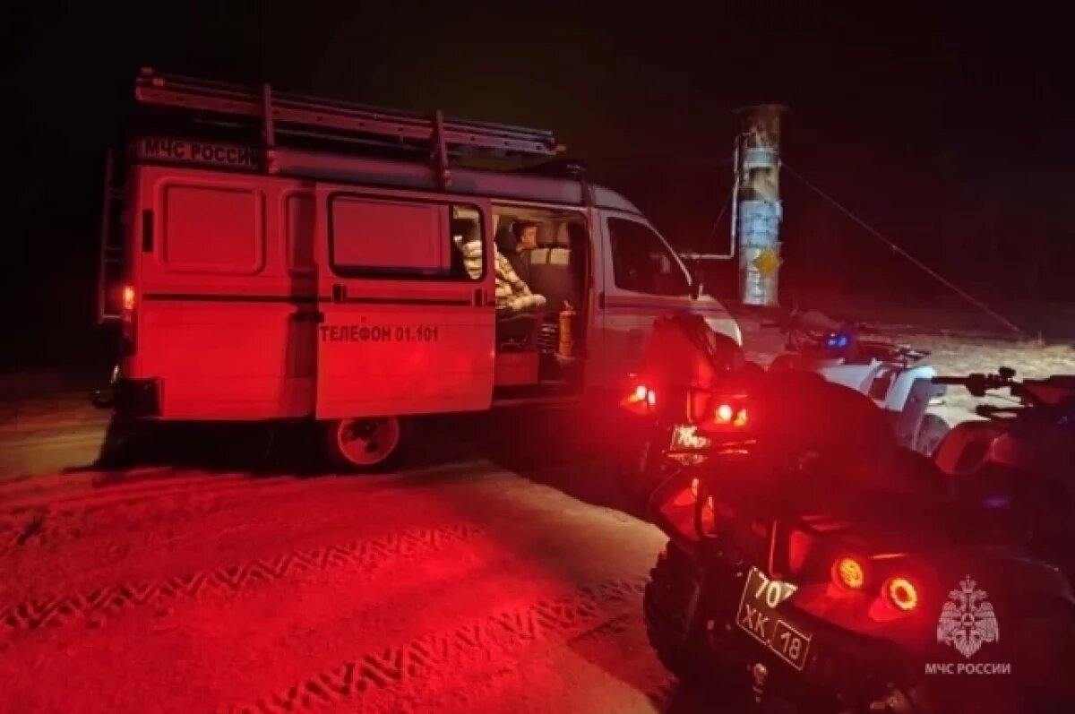    Камчатские спасатели помогли застрявшим на внедорожнике на дороге людям