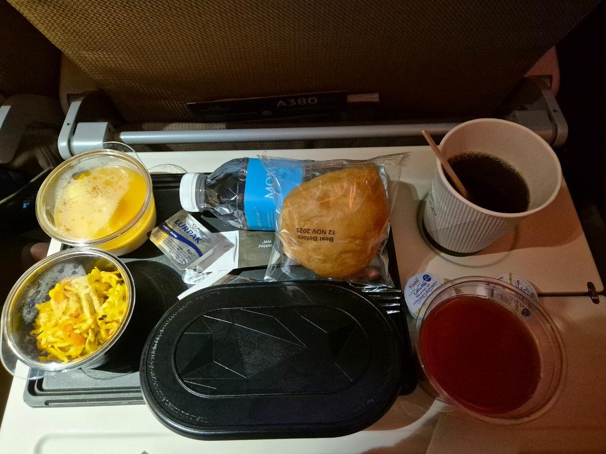 питание в самолёте рейса Сингапур - Абу-Даби,  авиакомпания "Этихад"