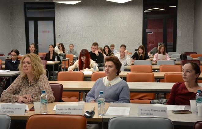    Жюри секции «Медиапространство города и региона». Фото: Алтайский филиал РАНХиГС. admin