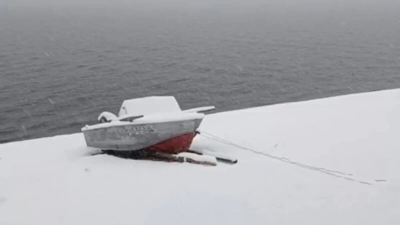     Телецкое озеро в тумане Алтайский биосферный заповедник