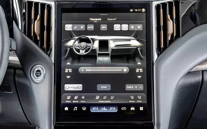    Управление трехзонным климат-контролем – через центральный экран. Как и обогревом сидений и руля. Обогрева лобового стекла нет.