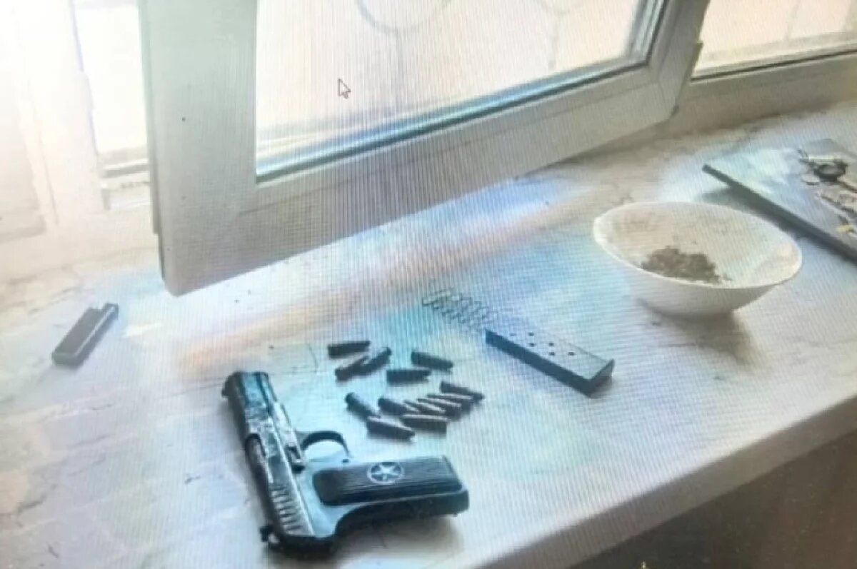    Хабаровчанин пойман с наркотиками и пистолетом у себя дома