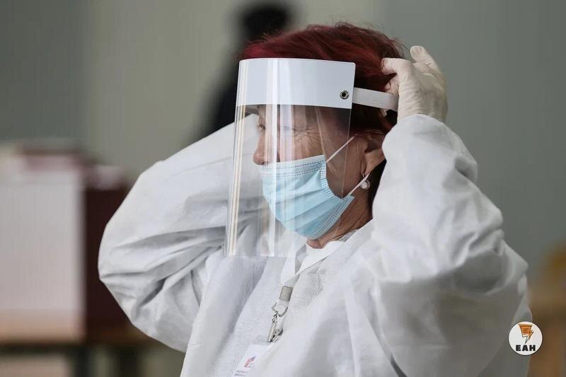    ЕАН. Медицинский работник в маске