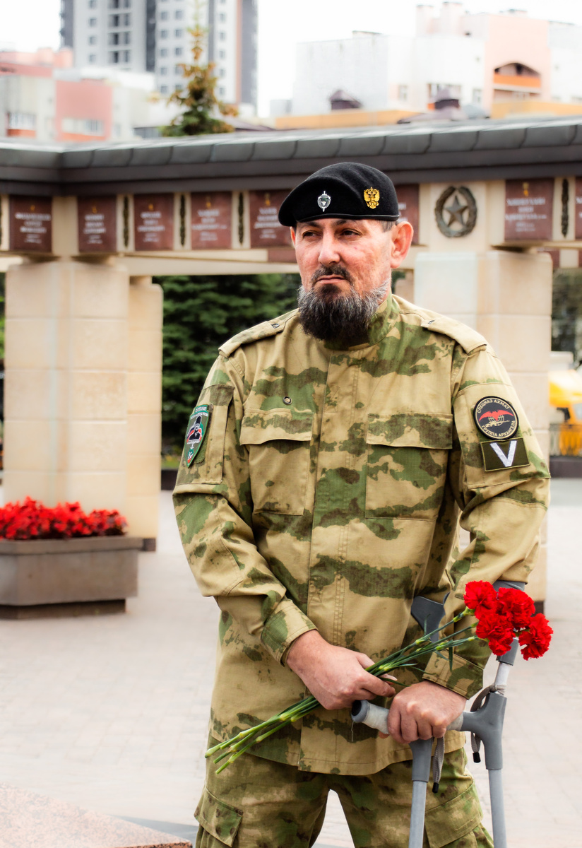 Рустам Рахманкулов, ветеран СВО. Фотография сделана в Парке Победы, г.Казань, август 2025 г.  Диафрагма f/5, выдержка 1/500, ISO 100.