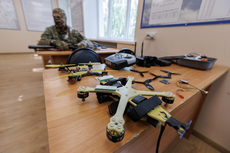    В новых войсках уже сформированы штатные полки, батальоны и другие боевые единицы. При этом продолжается наращивание боевого состава существующих и создание новых частей войск БпС..   
Фото: «БИЗНЕС Online»