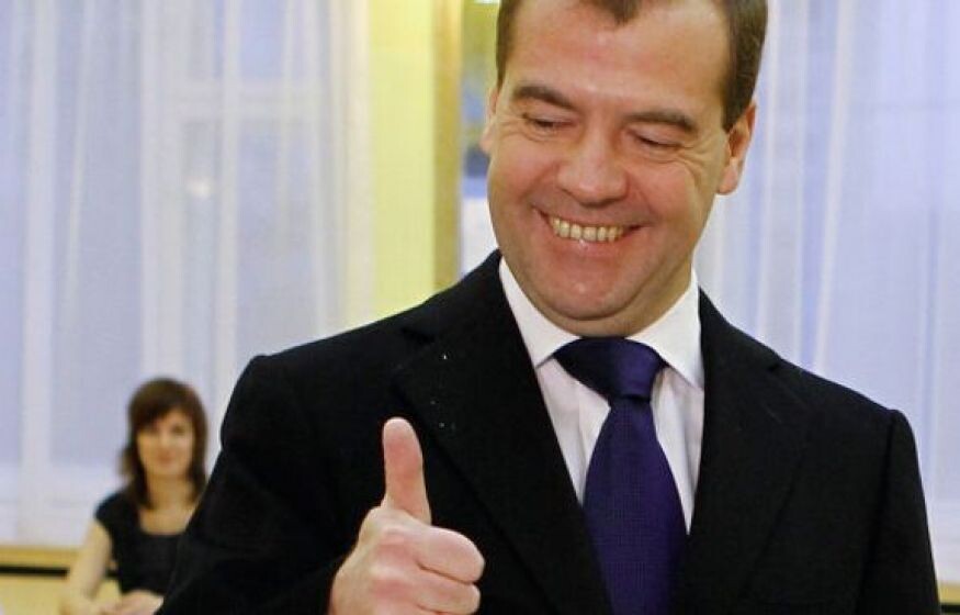    «Дайте денег самым бедным: Зеленскому, Ермаку, Миндичу и другим, которые голодают! Шоу должно продолжаться»: Медведев