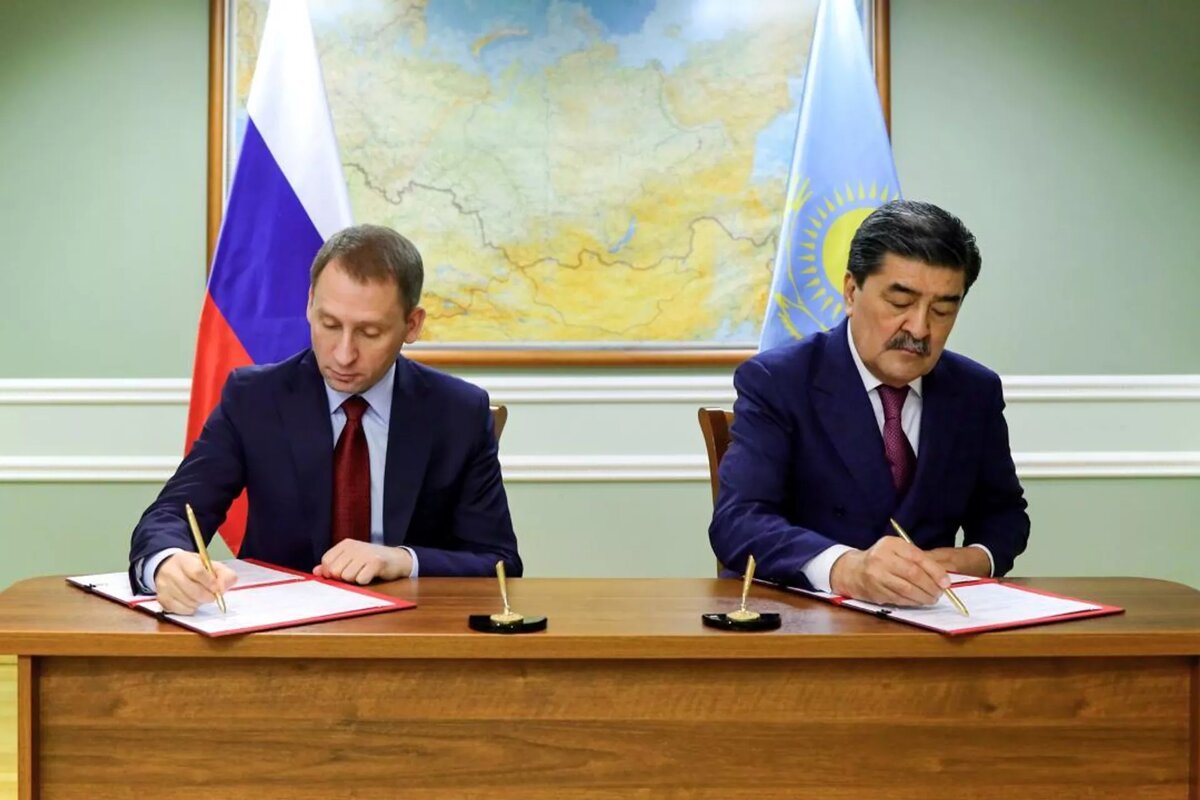 Министры экологии и природных ресурсов России и Казахстана Ерлан Нысанбаев и Александр Козлов подписали соглашение по амурским тиграм © Photo : Пресс-служба министерства экологии и природных ресурсов Казахстана