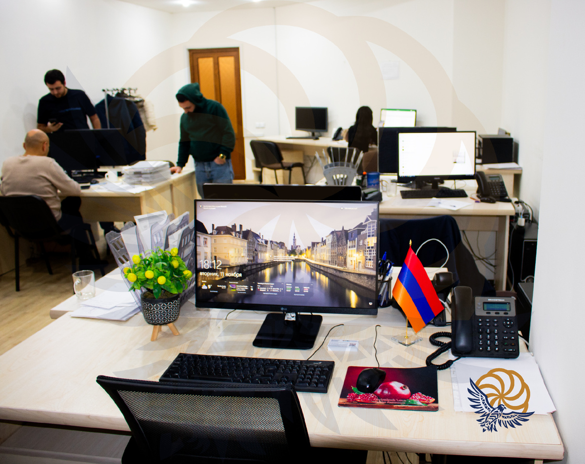 Технологический сектор в стране стремительно развивается, привлекая внимание многих предпринимателей и инвесторов. Это пространство наполнено инновациями и свежими идеями. В нем активно функционируют стартапы, которые предлагают уникальные решения. Множество проектов направлены на улучшение качества жизни и оптимизацию процессов.

Сегодня многие находят вдохновение в новом окружении. Секрет успеха кроется в возможности взаимодействия с талантливыми специалистами и единомышленниками. Здесь ценят креативность и гибкость мышления. Множество ресурсов доступно для поддержки начинающих компаний и их идей. Инфраструктура развивается, создавая комфортные условия для работы.

В рамках технологического сектора наблюдается явный рост интереса к IT и другим смежным областям. Появляется множество инкубаторов, которые готовы поддержать начинающие проекты. Это позволяет стартапам быстро адаптироваться и находить свои ниши на рынке. Существуют также активные сообщества, объединяющие профессионалов для обмена опытом и идеями.

Преимущества:  
- Развивающаяся экосистема
- Доступ к финансированию
- Талантливые специалисты

Недостатки:
- Конкуренция среди стартапов
- Неопределенность рынка
- Ограниченные ресурсы на начальном этапе

Проекты, создаваемые здесь, часто удивляют своей оригинальностью. Они решают актуальные проблемы и удовлетворяют потребности общества. Участники стартапов активно взаимодействуют друг с другом, создавая синергию, которая способна привести к успеху. Каждое новое начинание открывает перспективы и возможности для дальнейшего роста и развития.

Армения на самом начале пути своего технологического будущего и требует создание сильной и гибкой организационной системы уровня 21го века, активность как молодых талантов, так и инвесторов с опытом. Процесс уже идет быстрыми темпами!