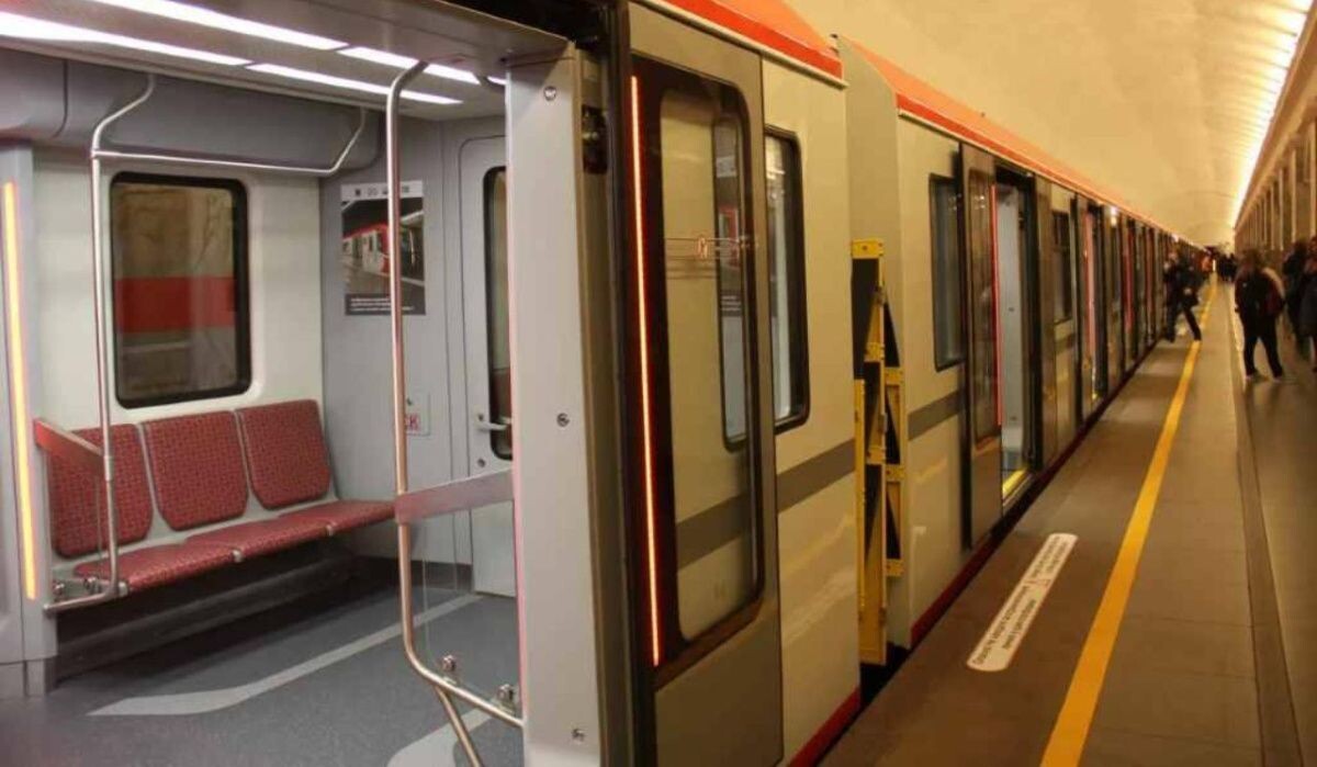     Вагон метро. Источник: spb.aif.ru Автор фото: Григорий Тимченко