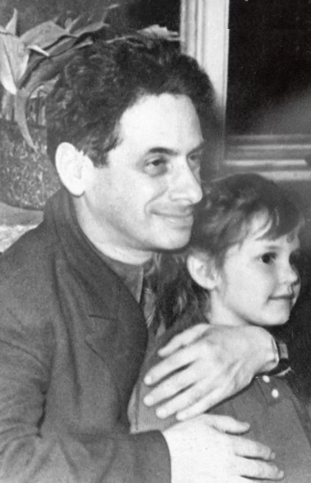 Анна Каменкова в детстве с папой