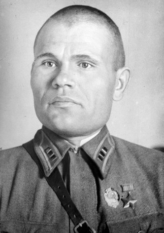 ЧЕПУРНОЙ НИКОЛАЙ МИРОНОВИЧ — командир батальона 14-го мотострелкового полка 14-й танковой дивизии Западного фронта, старший лейтенант