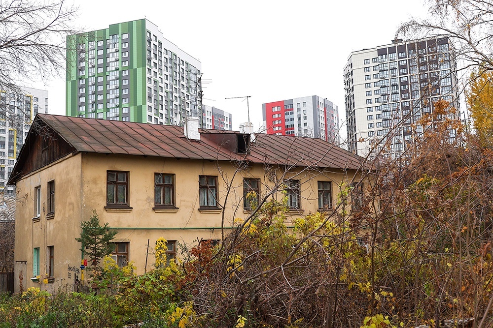    Во многих регионах квартиры на вторичном рынке на 15 процентов дешевле, чем в новостройках. / Егор Алеев / ТАСС