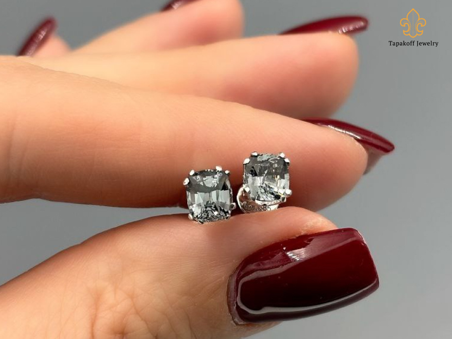 Базовые пусеты: одна форма, но такие разные камни! Полистайте галерею