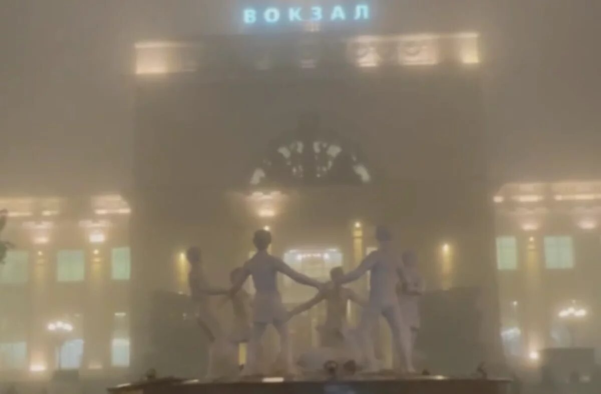    Красоту вечернего Волгограда в тумане сняли на видео