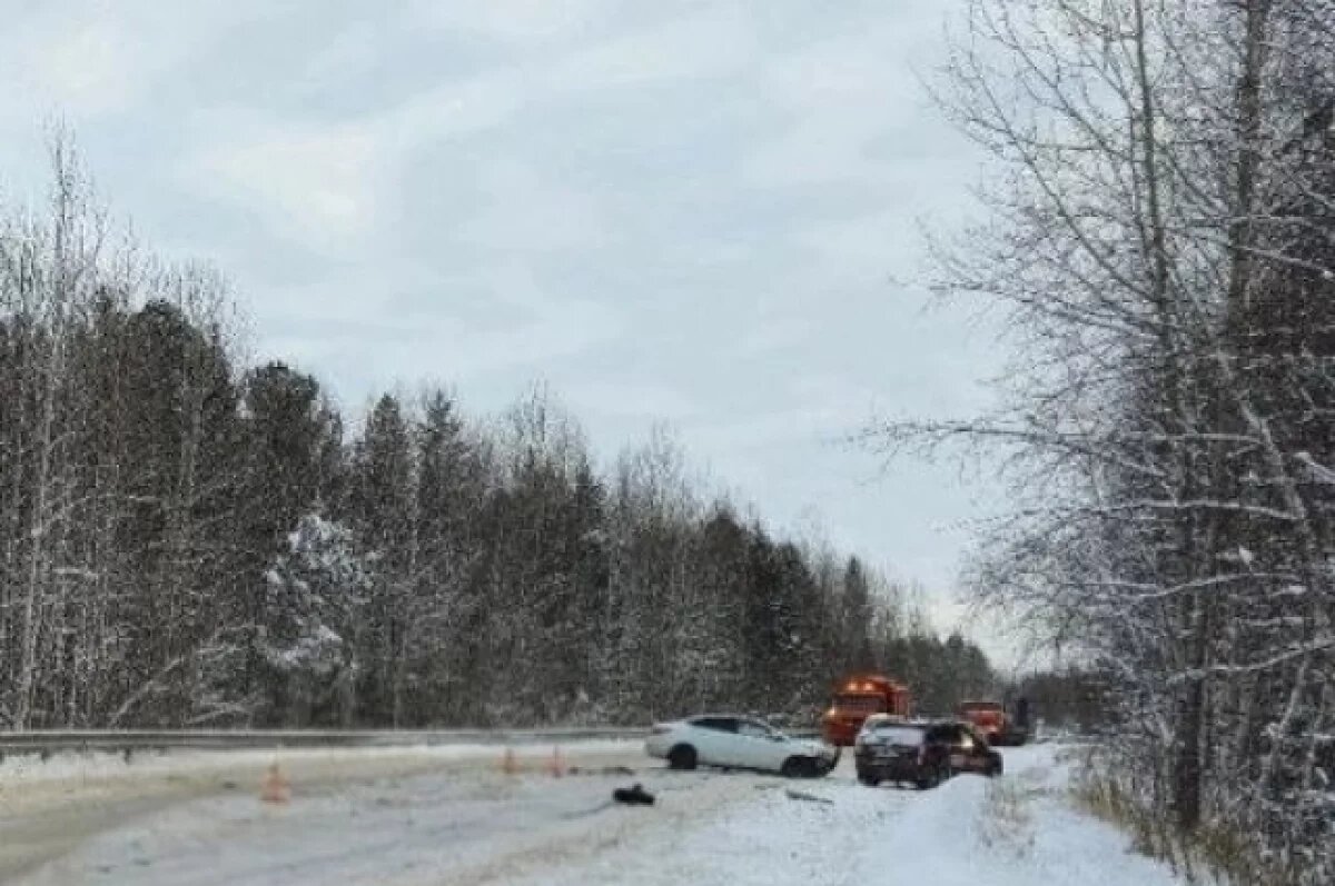    В Югре от удара на трассе у Hyundai оторвало колесо, в него врезался Lifan