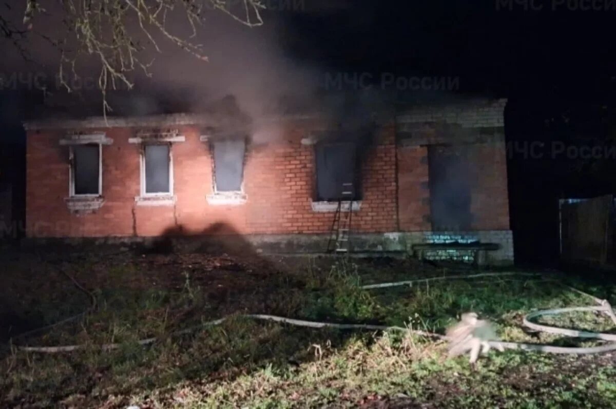    В брянском поселке Любохна в ночь на 14 ноября загорелся частный жилой дом