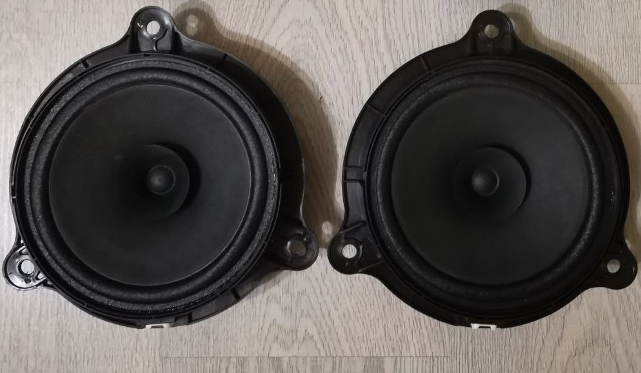 Старые, снятые когда-то с авто, динамики по 40 Вт