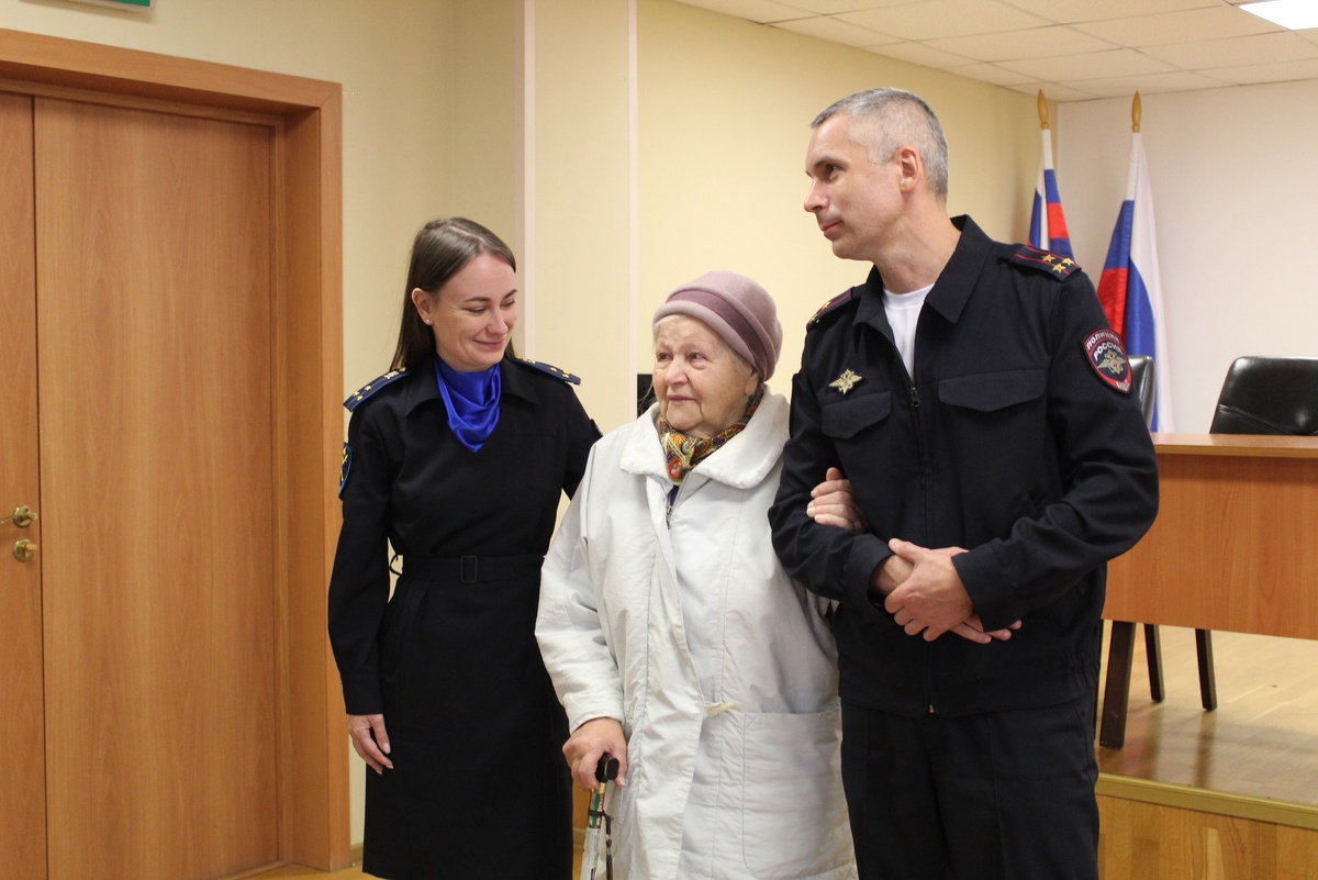    Таксист из Петрозаводска спас пенсионерку от мошенников© МВД Карелии