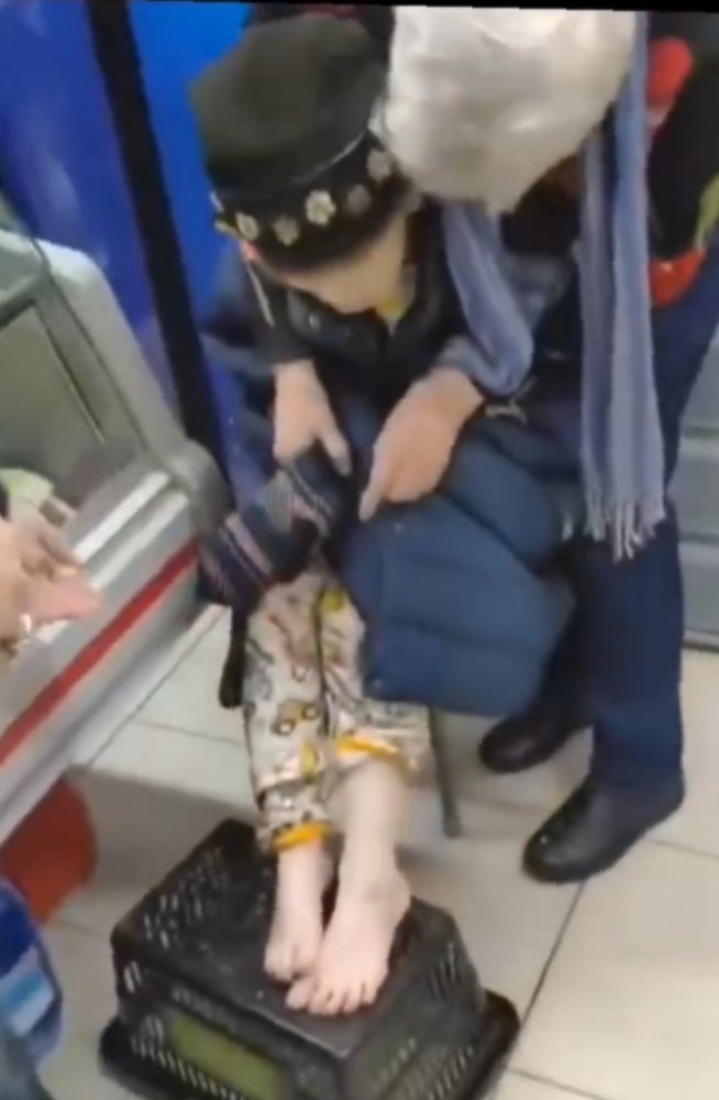    В Сургуте из окна выпал шестилетний ребёнок, ситуация на контроле омбудсмена