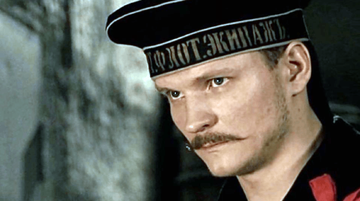 Кадр из фильма "Гибель Империи"