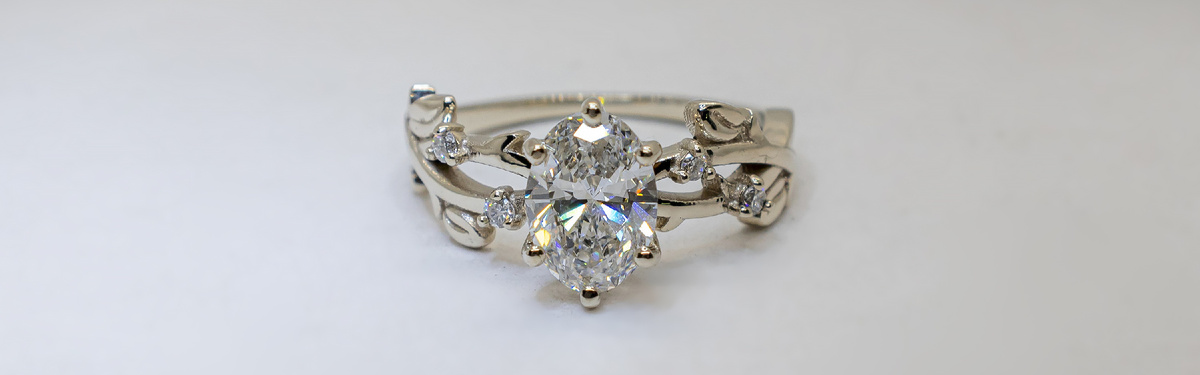 Кольцо из белого золота с бриллиантами «Адель»