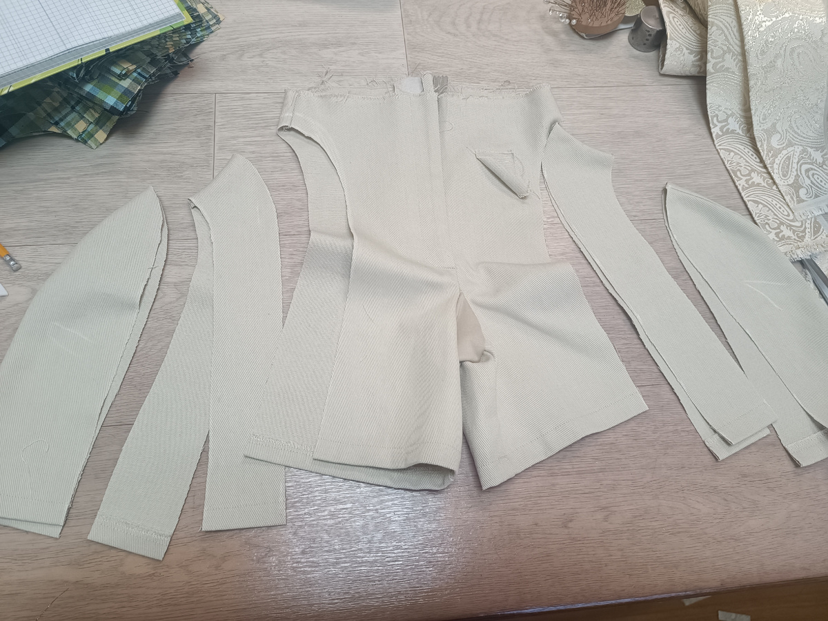 Вот так вот шьëшь сначала, а потом режешь. На лапшу🤩