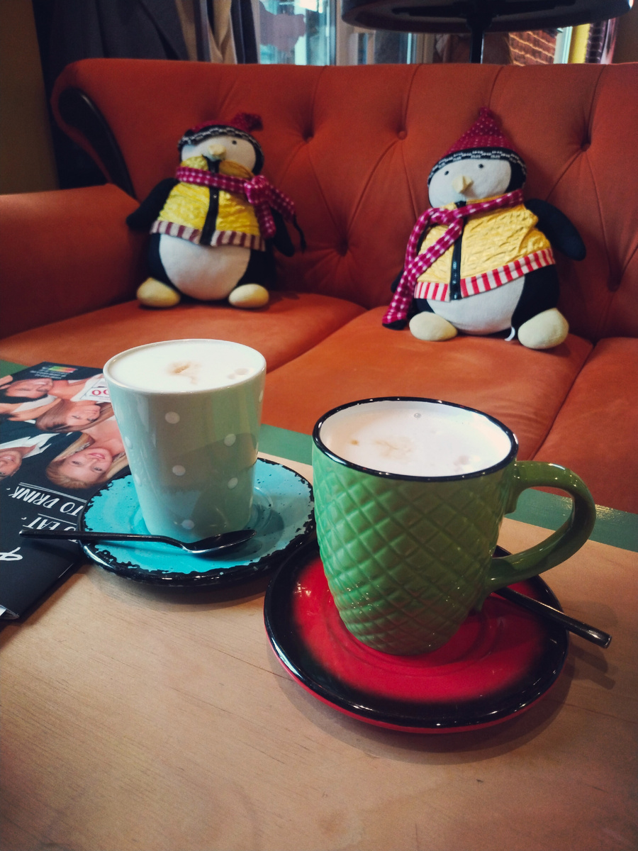 А я уже настроилась на отдых. В кафе вот с подругой ходили на завтрак 