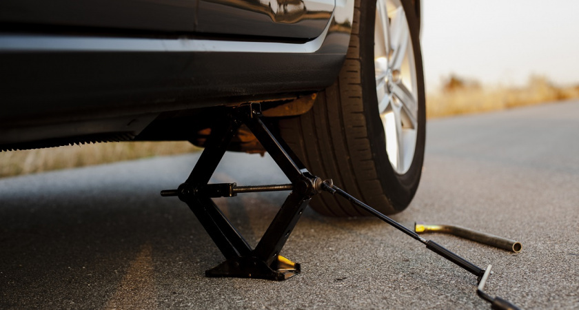    3 непростительных ошибки при поднятии автомобиля домкратом: можно поплатиться - делает каждый второй