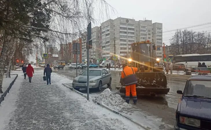 Уборка улиц. Фото: web.max.ru/-68120308998283