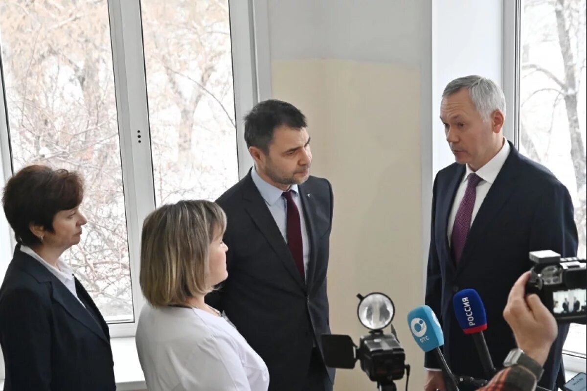    Губернатор НСО дал поручения по ремонту детской больницы на Вертковской