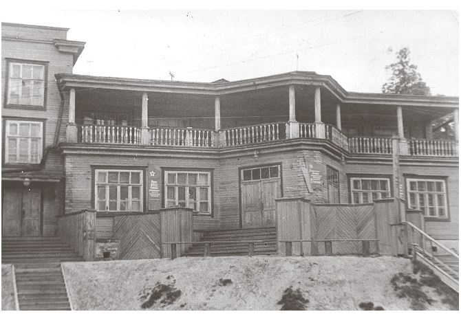 Клуб имени Парижской Коммуны был, по сути, единственным культурным учреждением в Зеленодольске в 1942 году