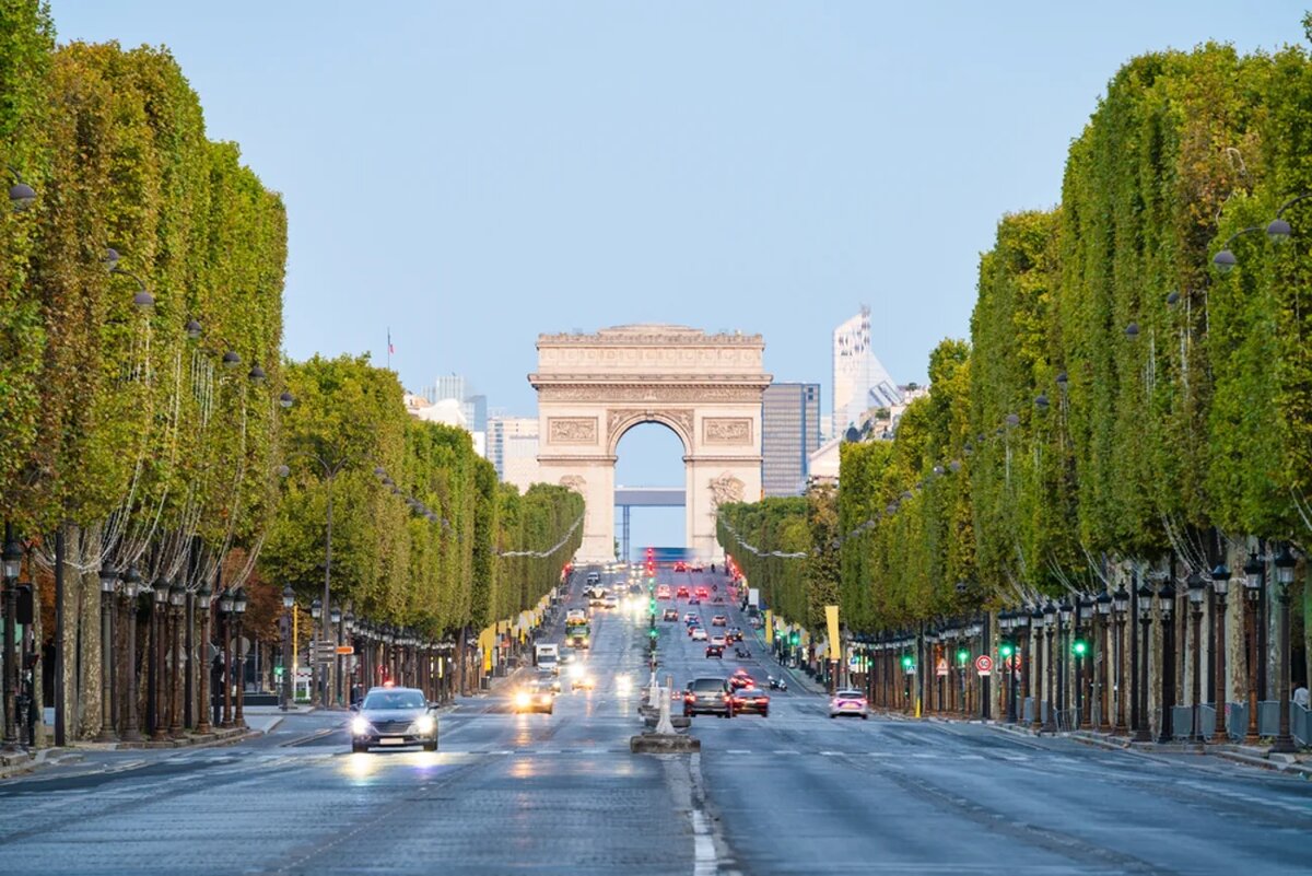 "Не выходи из комнаты
Поверь, там не Франция
Запрись со мной"(с) Фото: sputnik8.com