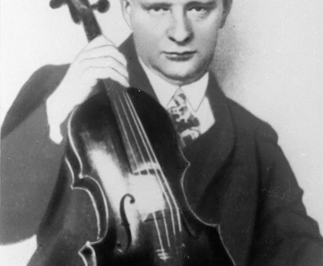 Музей музыки отмечает 130 лет со дня рождения Пауля Хиндемита ипредставляет редкие фотографии, связанные с жизнью композитора