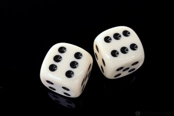 Самая большая сумма, когда-либо выигранная за один бросок костей, досталась Уильяму Ли Бергстрому в 1980 году. Обстоятельства этой победы столь же неэтичны, сколь и эффектны: арендодатель из Остина, штат Техас, взял кредит в размере 777000 долларов для инвестирования в золото, что для него стало проигрышной стратегией, поскольку он уже потерял много денег на этом рынке. Поэтому он поставил всю сумму на один бросок костей, получил крупный выигрыш и заплатил банку.



Однако в 1985 году он переживал расставание со своим возлюбленным Джоном. В "Horseshoe Casino", чтобы как-то отвлечься от потери, он поставил один миллион долларов на то, что бросающий кости проиграет, и это плохо для него закончилось, когда бросающий выиграл. На следующее утро Уильям покончил с собой. Азартные игры были настолько значимой частью его жизни, что он оставил записку, согласно которой урна с его прахом должна описывать его как человека, поставившего один миллион долларов в "Horseshoe Casino".