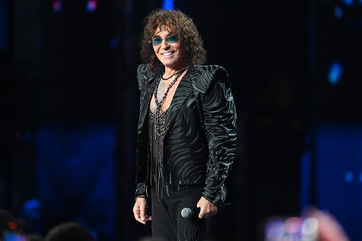 Максим Богодвид / РИА Новости📷Валерий Леонтьев выступает на международном конкурсе молодых исполнителей популярной музыки «Новая волна 2025», 26 августа 2025 года